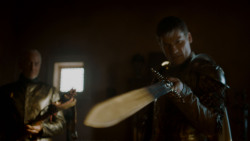 extant_GameOfThrones_4x01-TwoSwords_0429