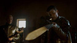 extant_GameOfThrones_4x01-TwoSwords_0433