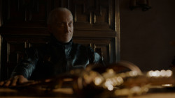 extant_GameOfThrones_4x01-TwoSwords_0510