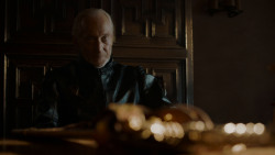 extant_GameOfThrones_4x01-TwoSwords_0549