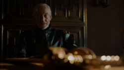 extant_GameOfThrones_4x01-TwoSwords_0558