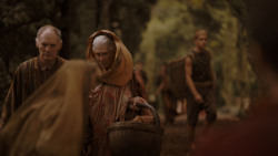 extant_GameOfThrones_4x01-TwoSwords_0747