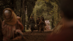 extant_GameOfThrones_4x01-TwoSwords_0751