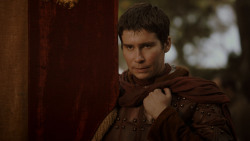extant_GameOfThrones_4x01-TwoSwords_0771