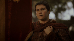 extant_GameOfThrones_4x01-TwoSwords_0857