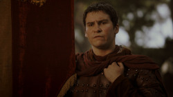 extant_GameOfThrones_4x01-TwoSwords_0859