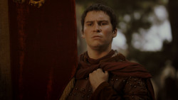 extant_GameOfThrones_4x01-TwoSwords_0872