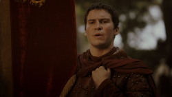 extant_GameOfThrones_4x01-TwoSwords_0873