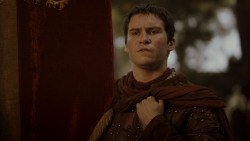 extant_GameOfThrones_4x01-TwoSwords_0874