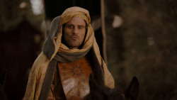 extant_GameOfThrones_4x01-TwoSwords_0935