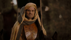 extant_GameOfThrones_4x01-TwoSwords_0937