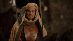 extant_GameOfThrones_4x01-TwoSwords_0941