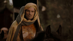 extant_GameOfThrones_4x01-TwoSwords_0980