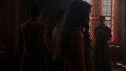 extant_GameOfThrones_4x01-TwoSwords_1062