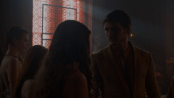 extant_GameOfThrones_4x01-TwoSwords_1088