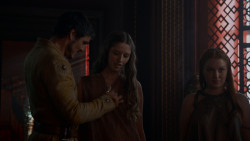 extant_GameOfThrones_4x01-TwoSwords_1114