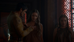 extant_GameOfThrones_4x01-TwoSwords_1117