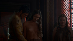 extant_GameOfThrones_4x01-TwoSwords_1120