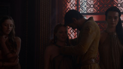 extant_GameOfThrones_4x01-TwoSwords_1168