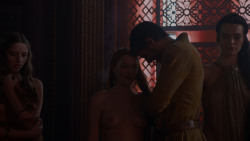 extant_GameOfThrones_4x01-TwoSwords_1169