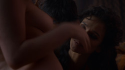 extant_GameOfThrones_4x01-TwoSwords_1196