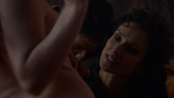 extant_GameOfThrones_4x01-TwoSwords_1198