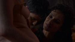 extant_GameOfThrones_4x01-TwoSwords_1200
