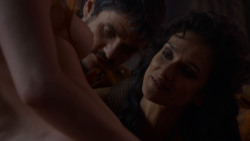extant_GameOfThrones_4x01-TwoSwords_1201