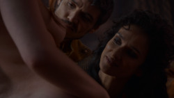 extant_GameOfThrones_4x01-TwoSwords_1202