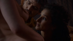 extant_GameOfThrones_4x01-TwoSwords_1203