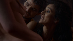 extant_GameOfThrones_4x01-TwoSwords_1205