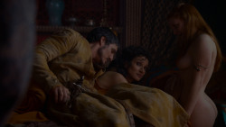 extant_GameOfThrones_4x01-TwoSwords_1210