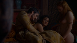 extant_GameOfThrones_4x01-TwoSwords_1215