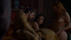 extant_GameOfThrones_4x01-TwoSwords_1217