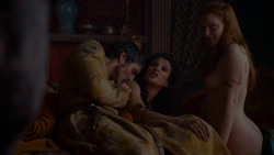extant_GameOfThrones_4x01-TwoSwords_1231