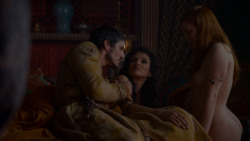 extant_GameOfThrones_4x01-TwoSwords_1237