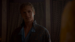 extant_GameOfThrones_4x01-TwoSwords_1278
