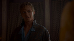 extant_GameOfThrones_4x01-TwoSwords_1279