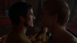 extant_GameOfThrones_4x01-TwoSwords_1344