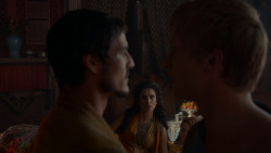 extant_GameOfThrones_4x01-TwoSwords_1347