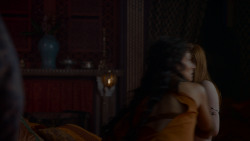 extant_GameOfThrones_4x01-TwoSwords_1354
