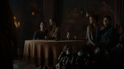 extant_GameOfThrones_4x01-TwoSwords_1435