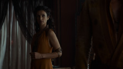 extant_GameOfThrones_4x01-TwoSwords_1498