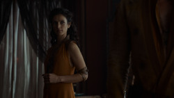 extant_GameOfThrones_4x01-TwoSwords_1500