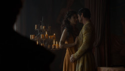 extant_GameOfThrones_4x01-TwoSwords_1590