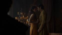 extant_GameOfThrones_4x01-TwoSwords_1593