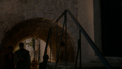 extant_GameOfThrones_4x01-TwoSwords_1671