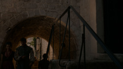 extant_GameOfThrones_4x01-TwoSwords_1672