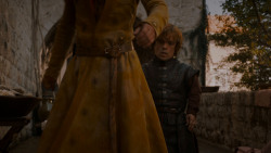 extant_GameOfThrones_4x01-TwoSwords_1698