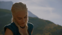 extant_GameOfThrones_4x01-TwoSwords_1895
